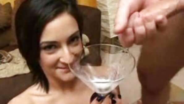 زوجين شابين الانخراط في الجنس عن طريق الفم في المطبخ افلام سكس ليلي علوي وعلى كاميرا فيديو