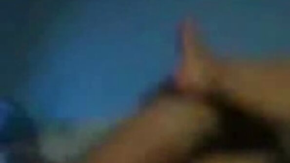 العجوز مقطع سكس ليلي علوي يلعق الشباب شقراء كس